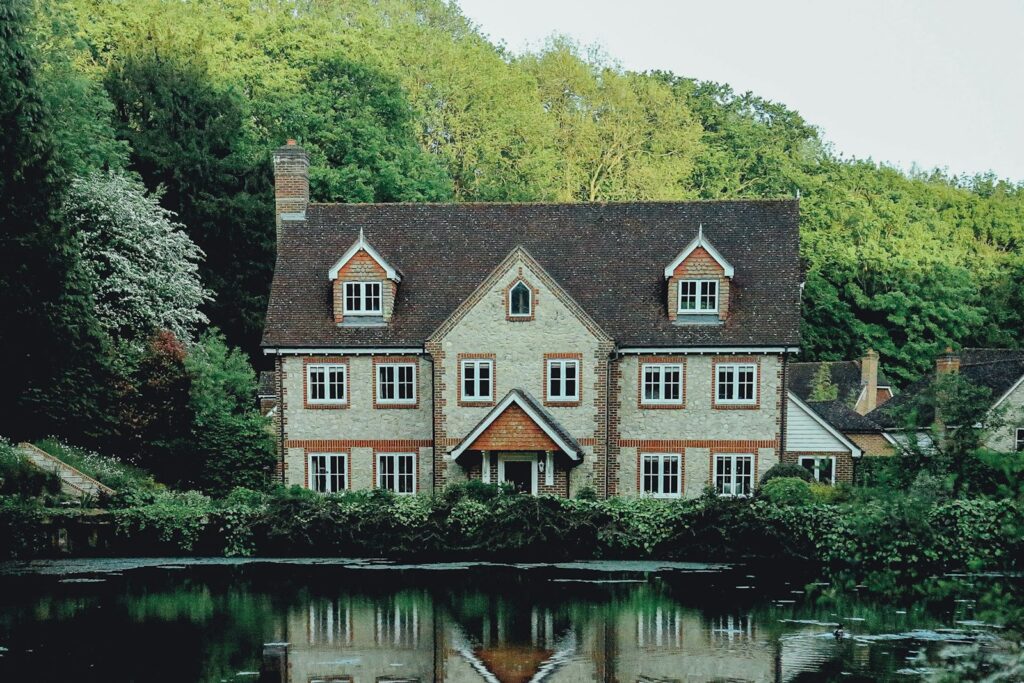 Lakefront house overlooking the water