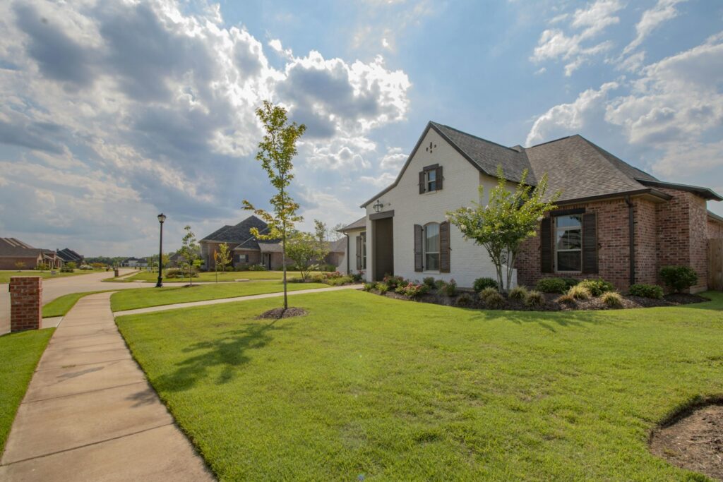 Family homes and lawns in Oak Hills